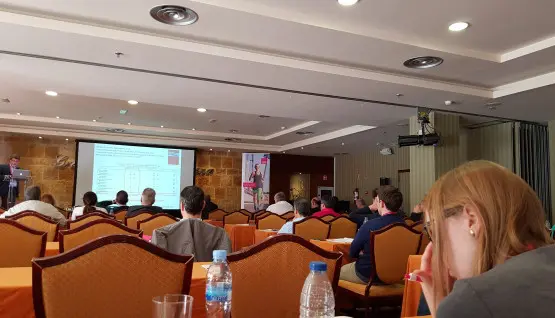 Dr Karolina Stępień i dr Tomasz Rawo na konferencji naukowej w Hiszpanii