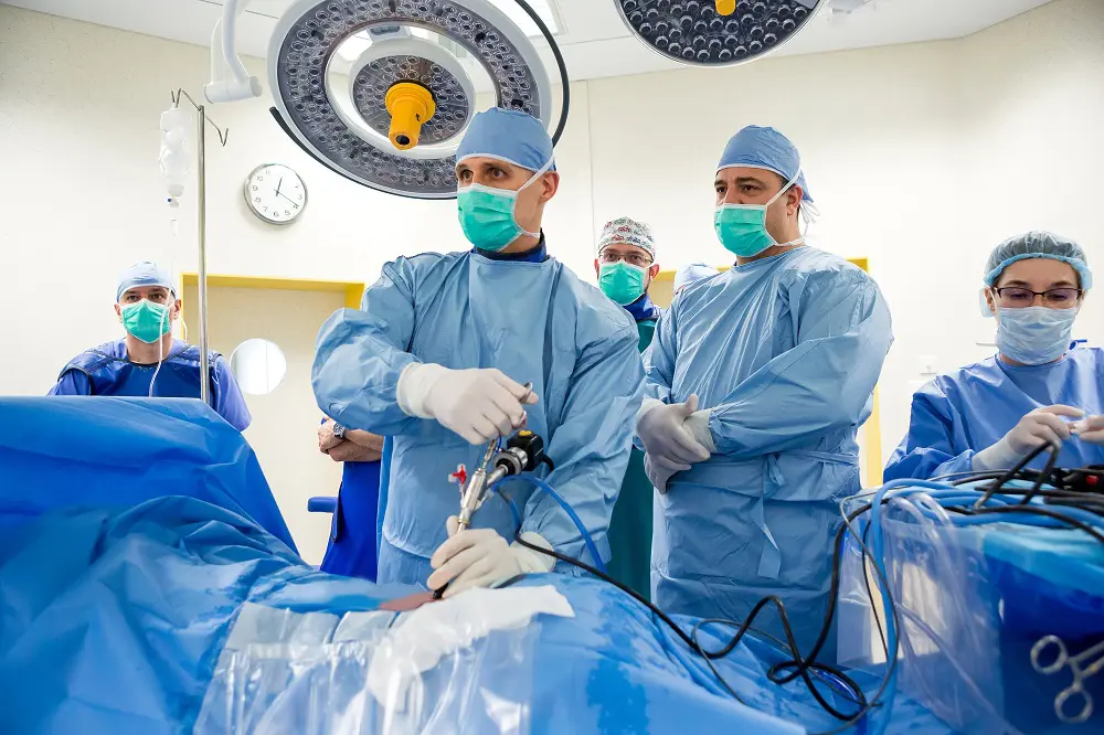 CMC_Endoskopowa_operacja-kregosłupa_metoda_joimax Spine surgery