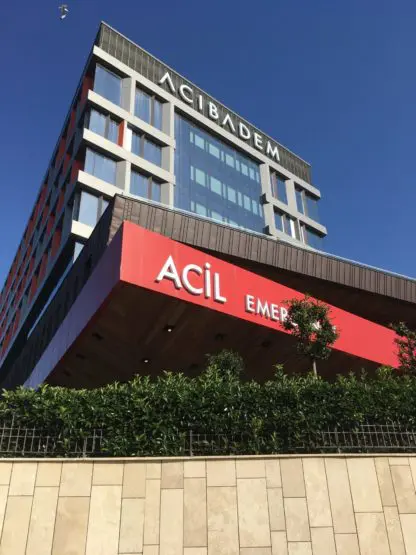 dr-Maciej-Pasieczny_staż_Sports-Medicine-Unit_07.2019_1-416x555 Dr Pasieczny na stażu w Sports Medicine Unit