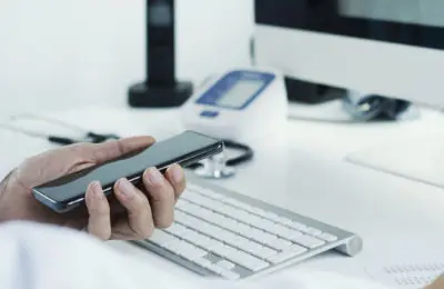 Orthopedic medical assistance online and on site