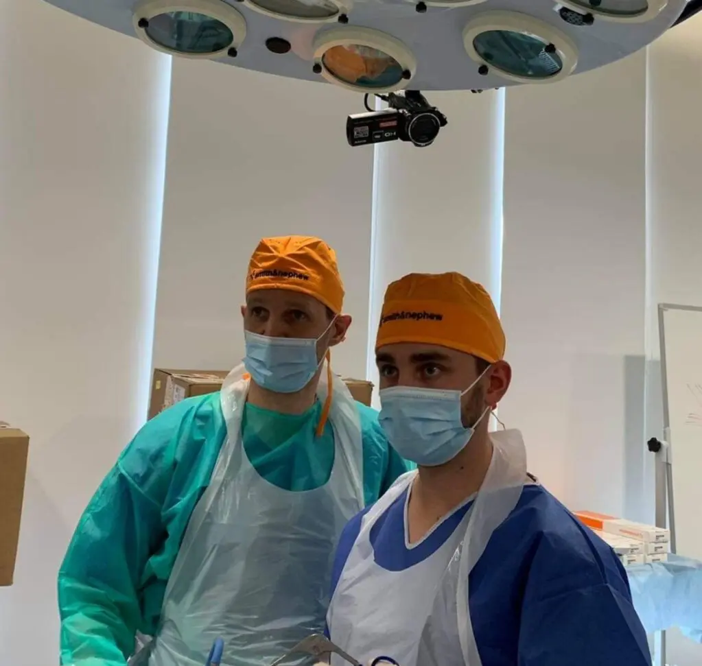 Na zdjęciu dr Sobczyk wraz z dr. Piotrem Kominiakiem.