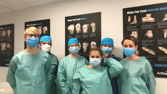 Kurs-Praktyczny-z-Chirurgii-Artroskopowej-Stawu-Skokowego_Centrum-Edukacji-Medycznej_Carolina-MedicaL-Center-Warszawa-555x313 Kurs Praktyczny Z Chirurgii Artroskopowej Stawu Skokowego Centrum Edukacji Medycznej Carolina MedicaL Center Warszawa 555x313 1