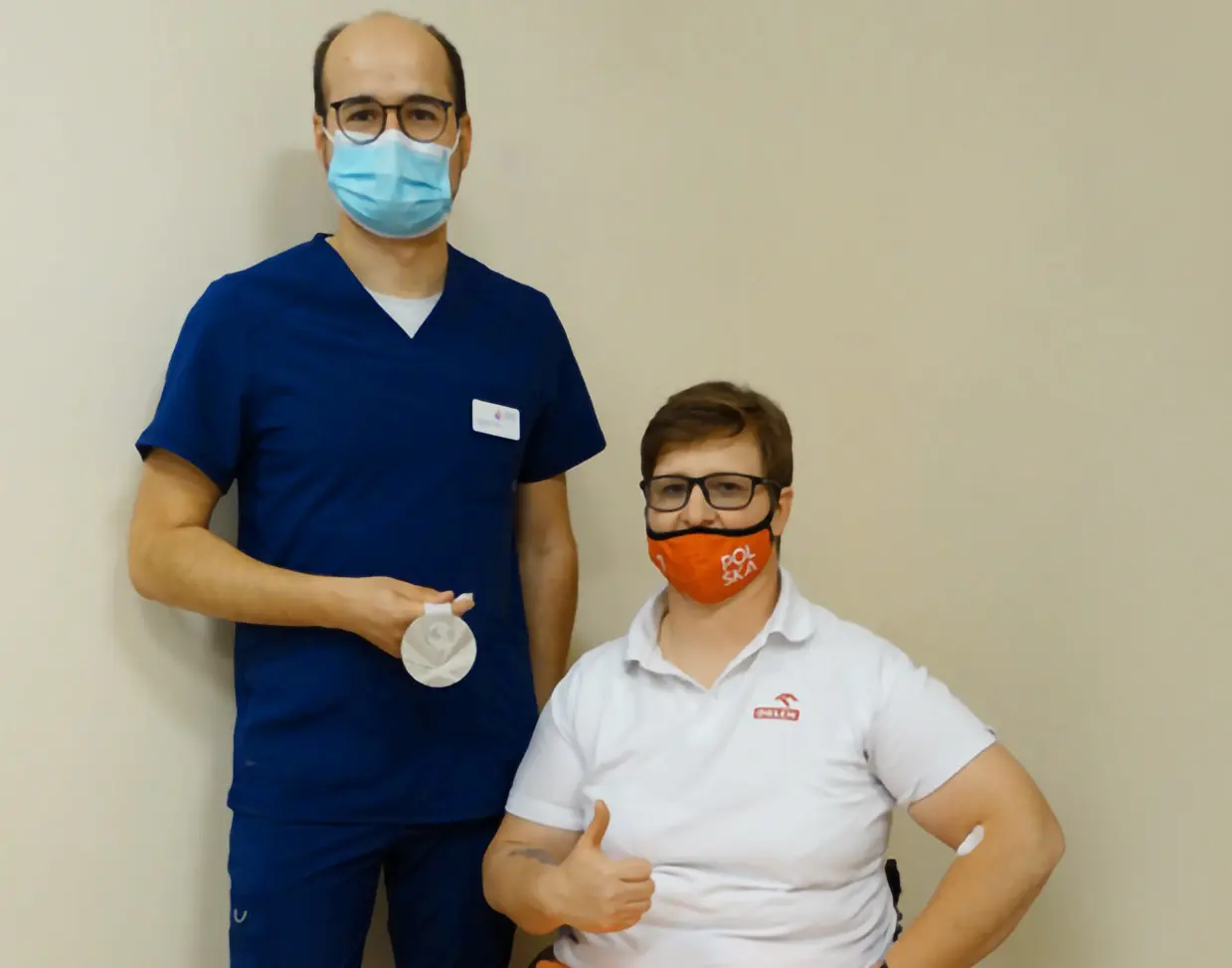 lek. Mateusz Janik oraz Lucyna Kornobys ze srebrnym medalem Igrzysk Olimpijskich w Tokio 2020.