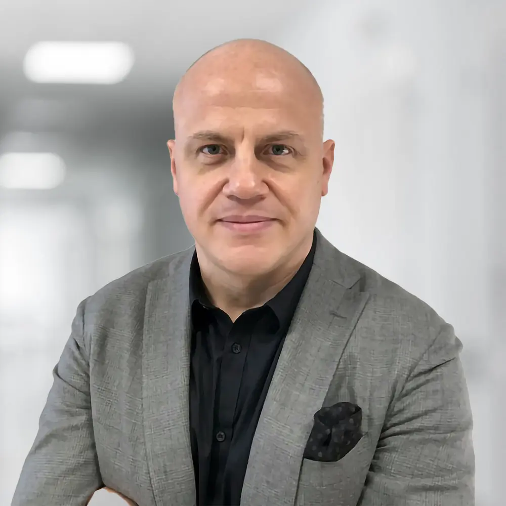 Konrad-Słynarski-1000x1000 Dr n. med. Konrad Słynarski to ortopeda specjalizujący się w leczeniu kolana.