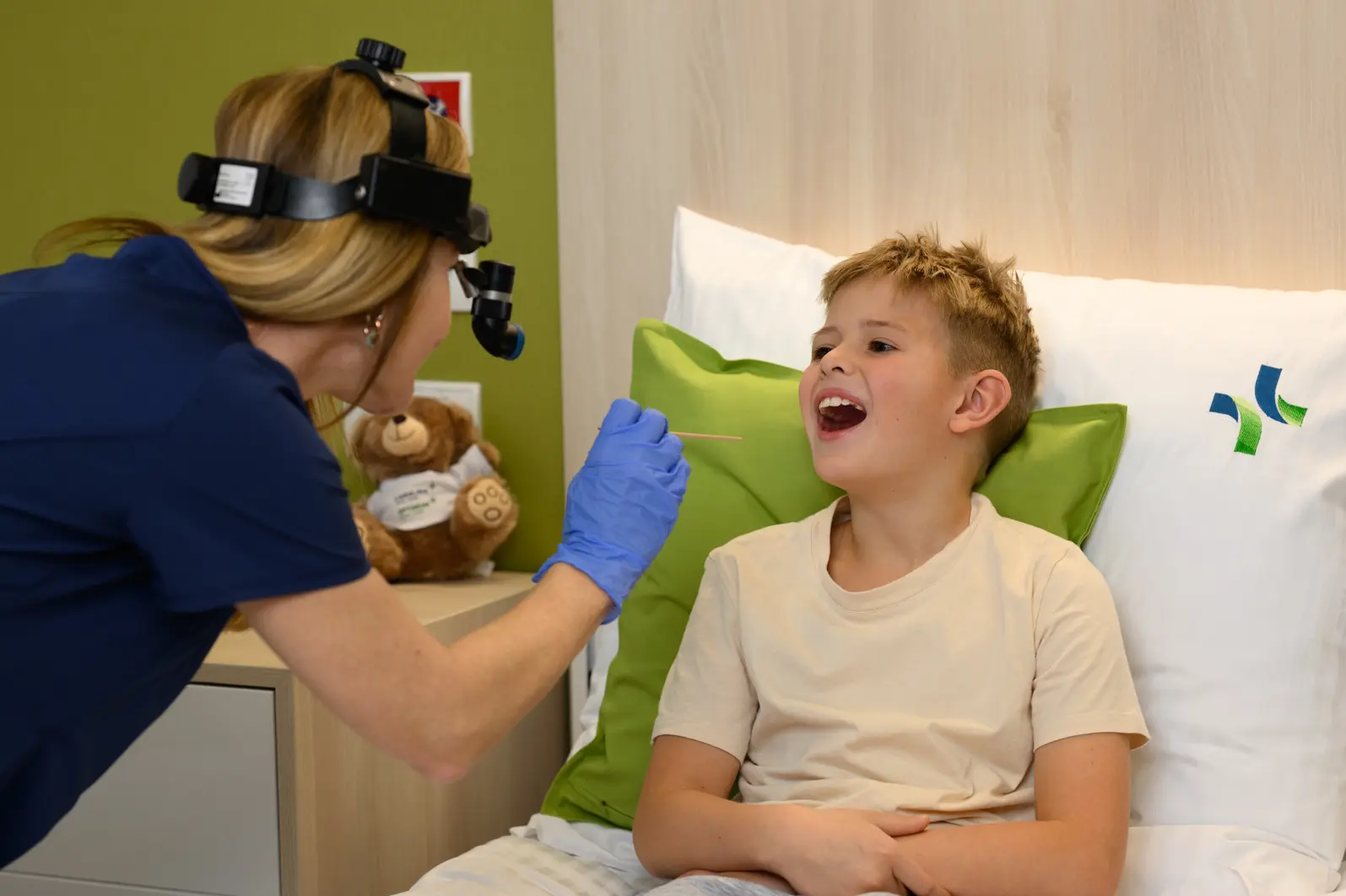 Zabiegi z zakresu laryngologii dziecięcej W Szpitalu Carolina wykonujemy zabiegi z zakresu laryngologii dziecięcej.