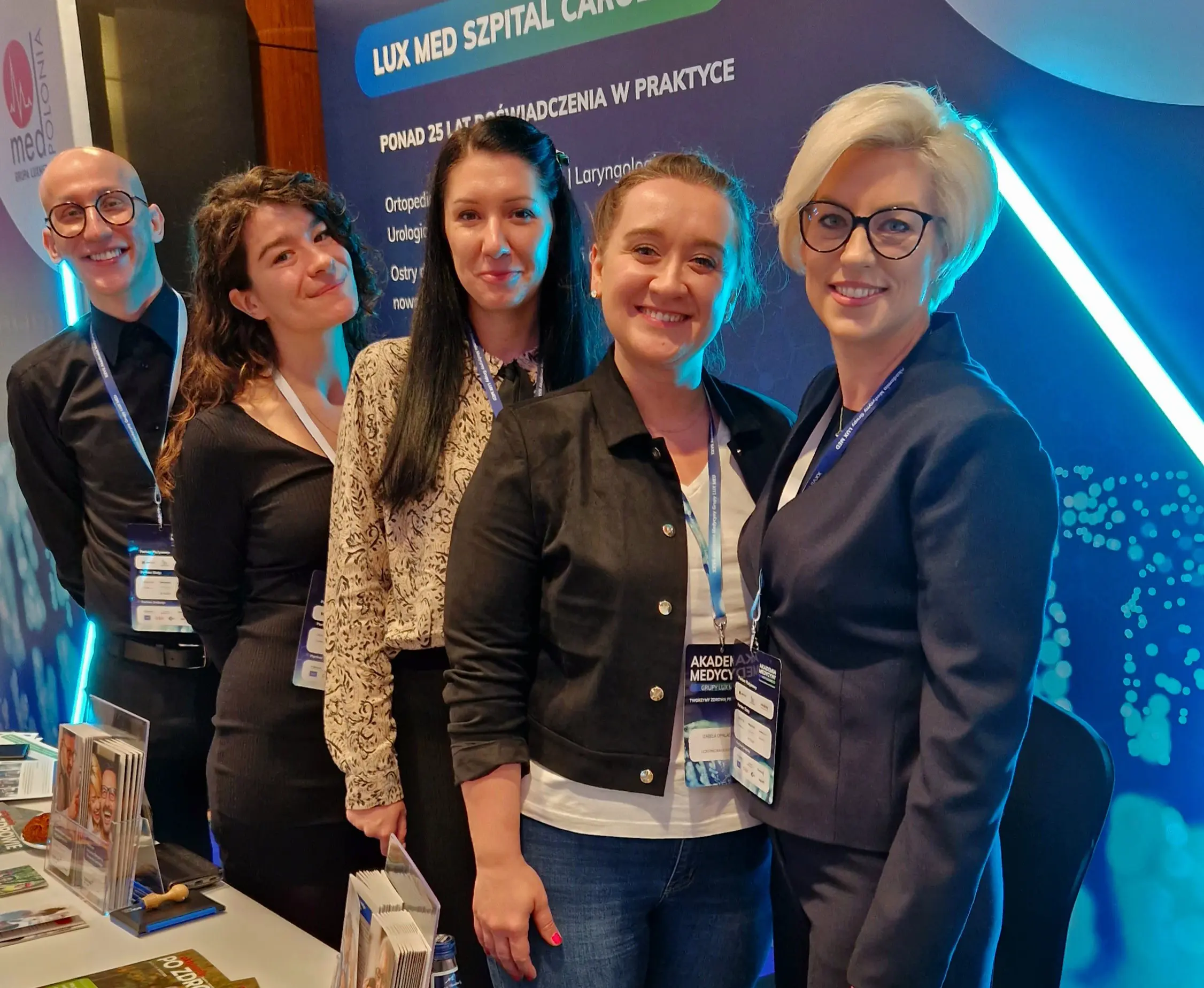 akademia medycyny grupy luxmed 2025_ pracownicy szpitala carolina podczas akademii medycznej grupy lux med konferencji na ktorej spotykaja sie i dziela wiedza pracownicy medyczni grupy luz med