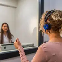 Audiometria tonalna i impedancyjna. Na czym polegają te badania i jak się do nich przygotować?