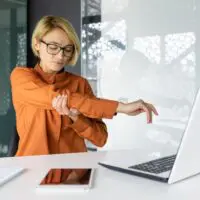 Entezopatia – dlaczego przyczepy ścięgien bolą? Przyczyny, objawy i leczenie