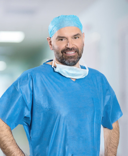 Adrain Rymarczyk specjalista ortopedii i traumatologii w Carolina Medical Center.