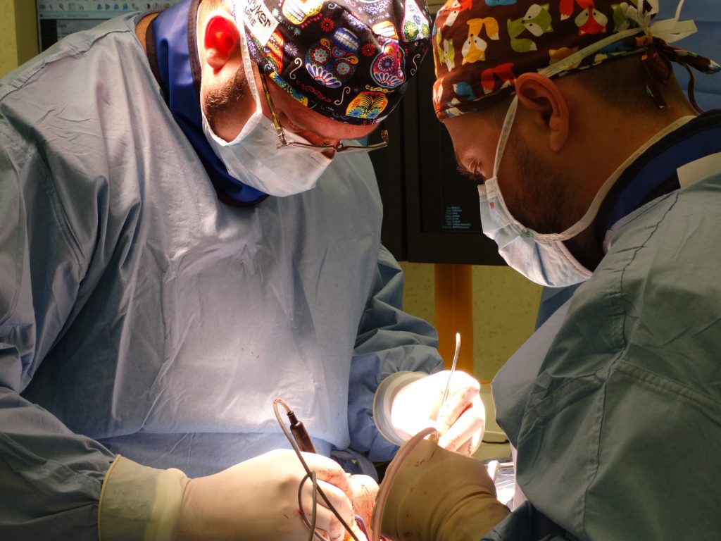 Korekcja osi kręgosłupa nowatorską metodą zastosowania implantu UNID.
