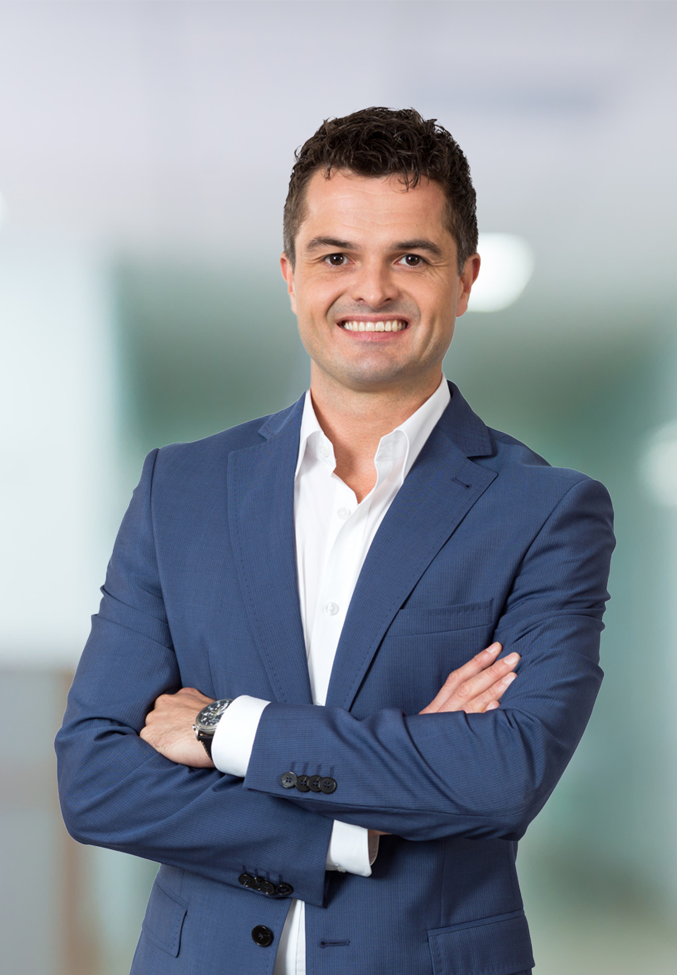 Dr n. med. Tomasz Kowalski, chirurg barku i łokacia, jest zastępcą Ordynatora Oddziału Ortopedii i Traumatologii w Carolina Medical Center w Warszawie.
