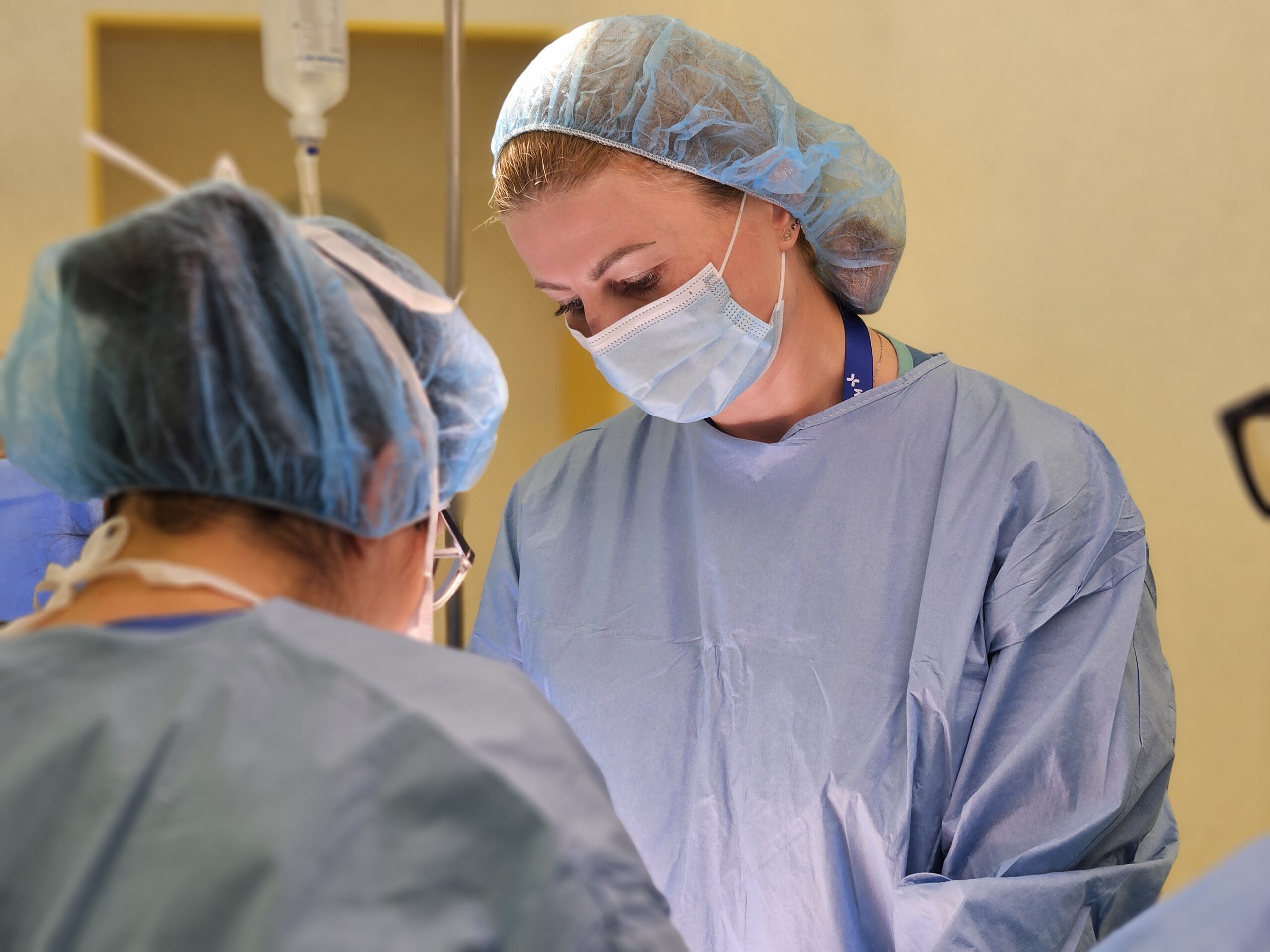Karolina Oskroba jest urologiem dziecięcym.